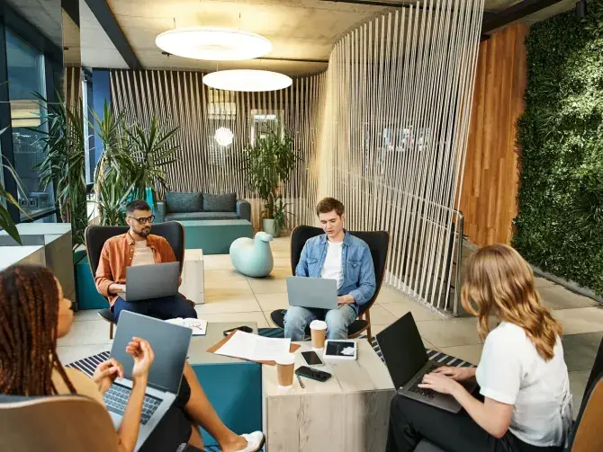 Modernes Büro für produktive Zusammenarbeit
